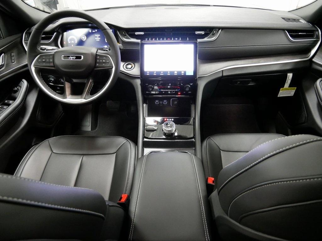 new 2025 Jeep Grand Cherokee car, priced at $44,654