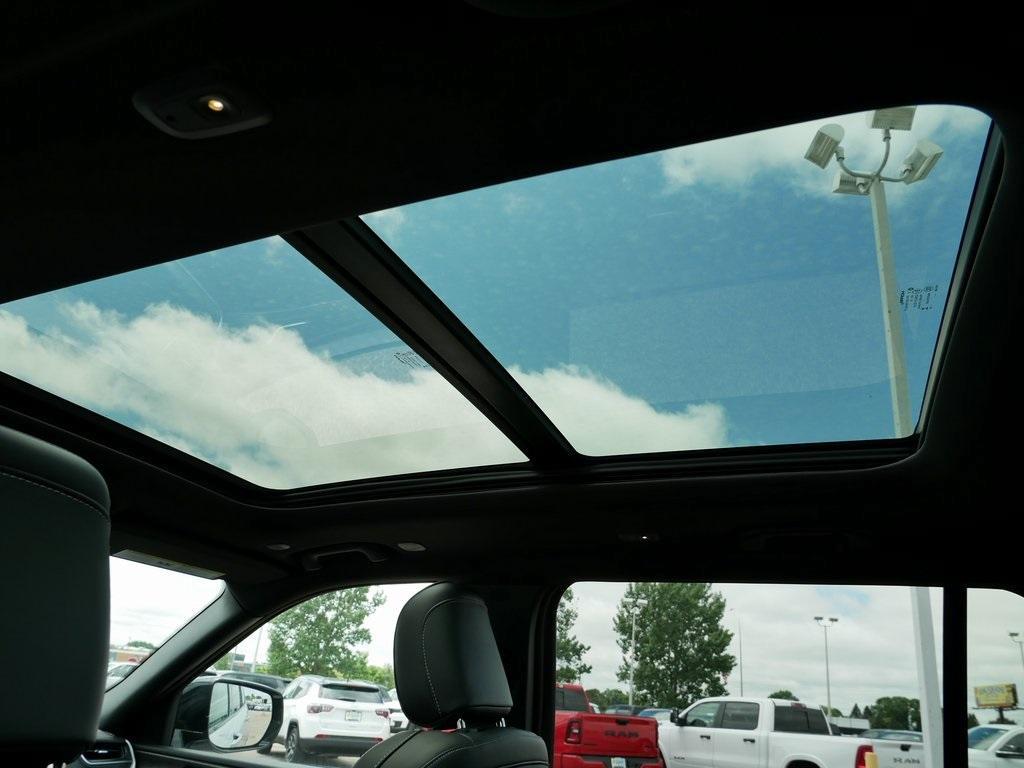 new 2025 Jeep Grand Cherokee L car, priced at $43,911