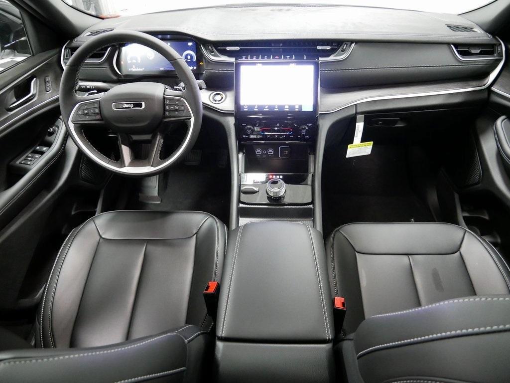 new 2025 Jeep Grand Cherokee car, priced at $44,134