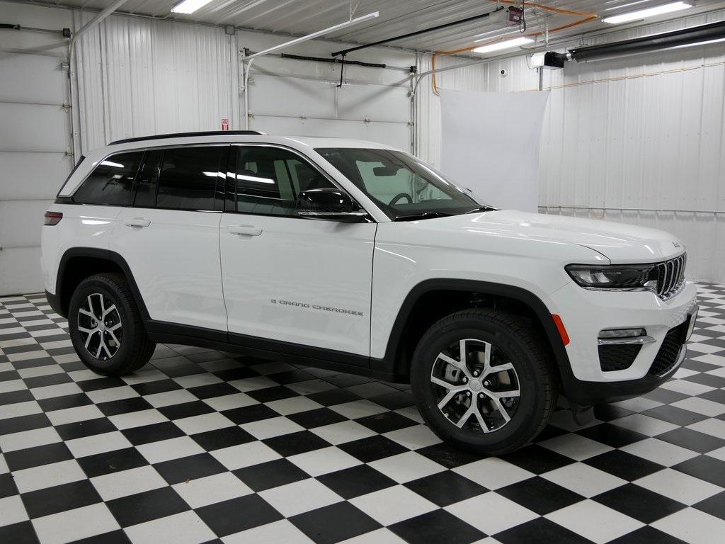 new 2025 Jeep Grand Cherokee car, priced at $44,134