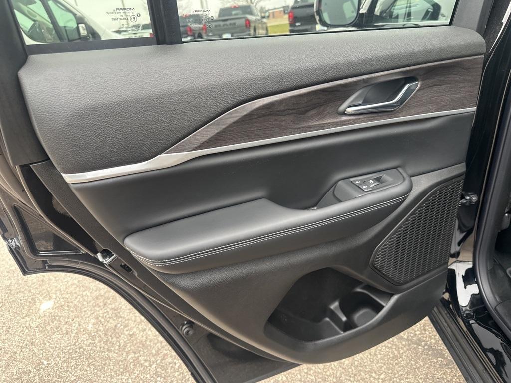 new 2025 Jeep Grand Cherokee car, priced at $44,654