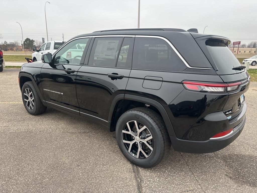 new 2025 Jeep Grand Cherokee car, priced at $44,654
