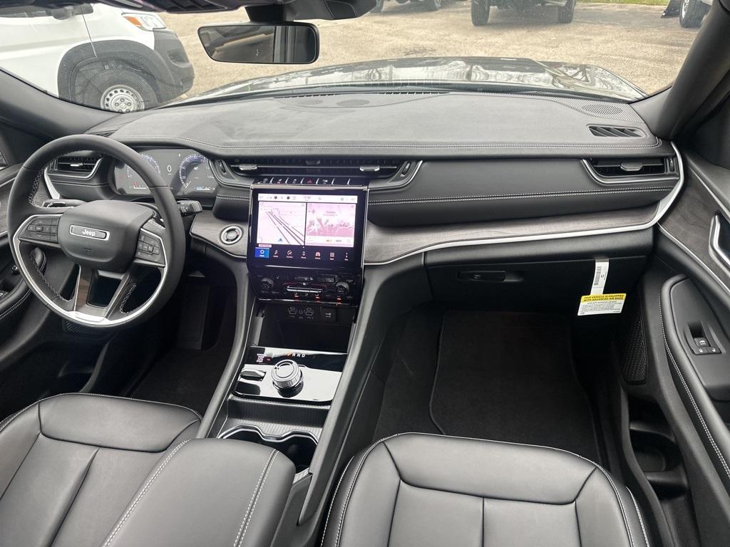 new 2025 Jeep Grand Cherokee car, priced at $44,654