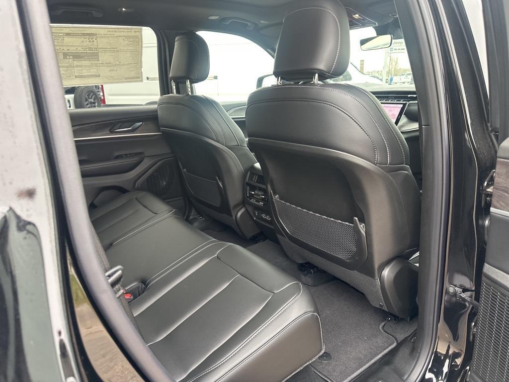 new 2025 Jeep Grand Cherokee car, priced at $44,654