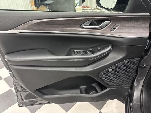 new 2025 Jeep Grand Cherokee car, priced at $47,036