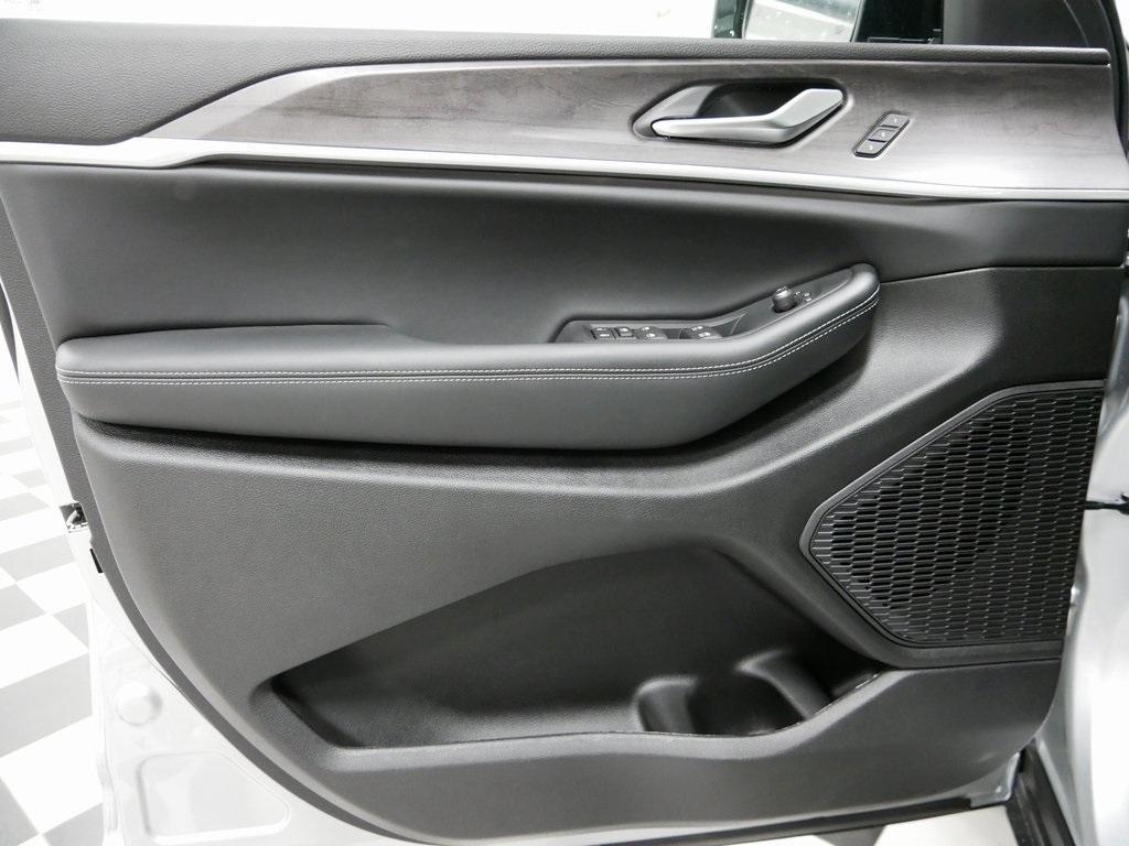 new 2025 Jeep Grand Cherokee L car, priced at $43,523