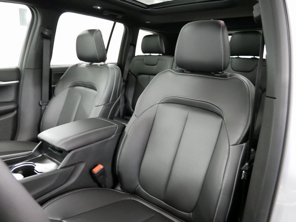 new 2025 Jeep Grand Cherokee car, priced at $42,654