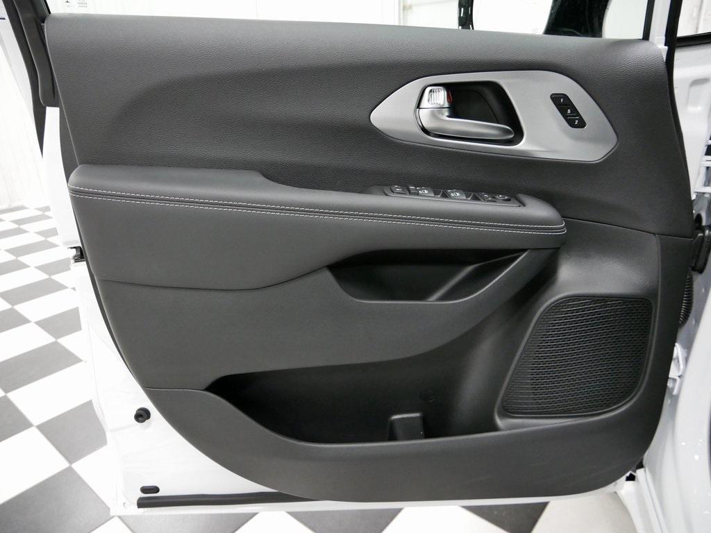 new 2026 Chrysler Pacifica car, priced at $47,993