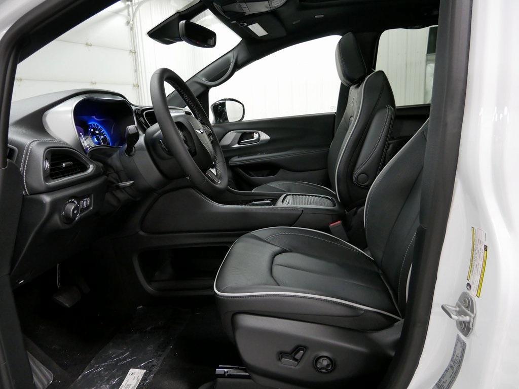 new 2026 Chrysler Pacifica car, priced at $47,993