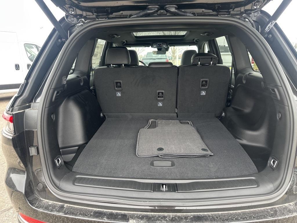new 2025 Jeep Grand Cherokee car, priced at $44,654
