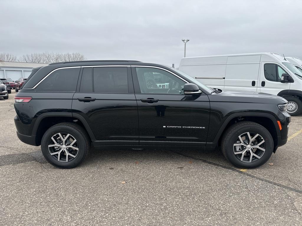 new 2025 Jeep Grand Cherokee car, priced at $44,654