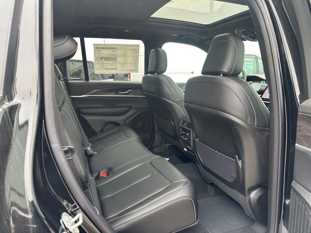 new 2025 Jeep Grand Cherokee car, priced at $44,654