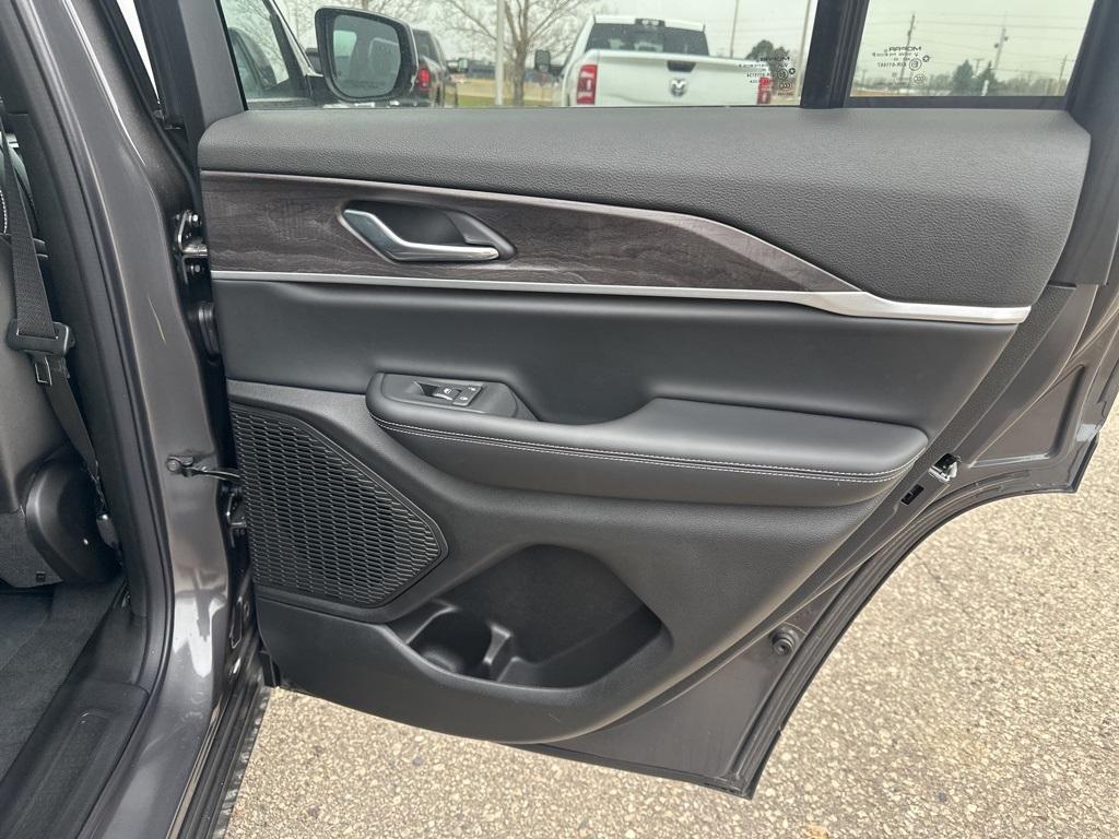 new 2025 Jeep Grand Cherokee car, priced at $44,654