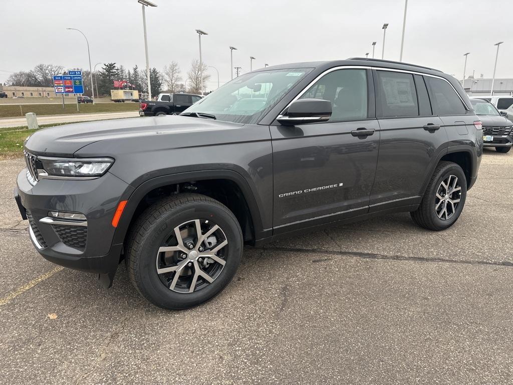 new 2025 Jeep Grand Cherokee car, priced at $44,654