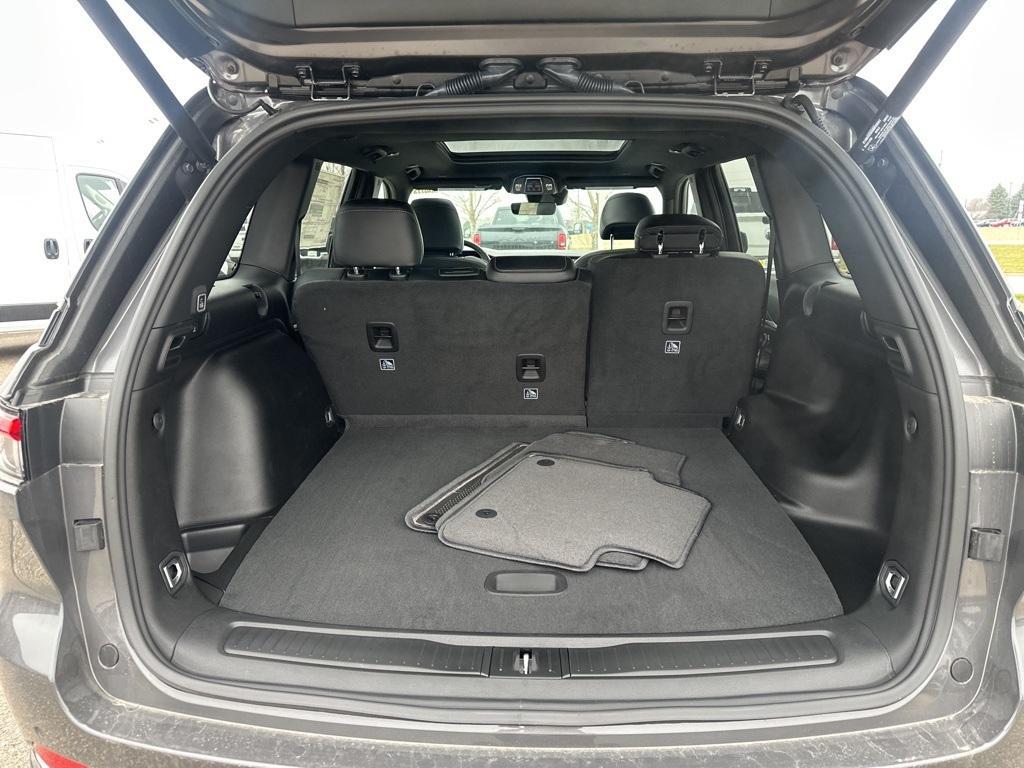 new 2025 Jeep Grand Cherokee car, priced at $44,654