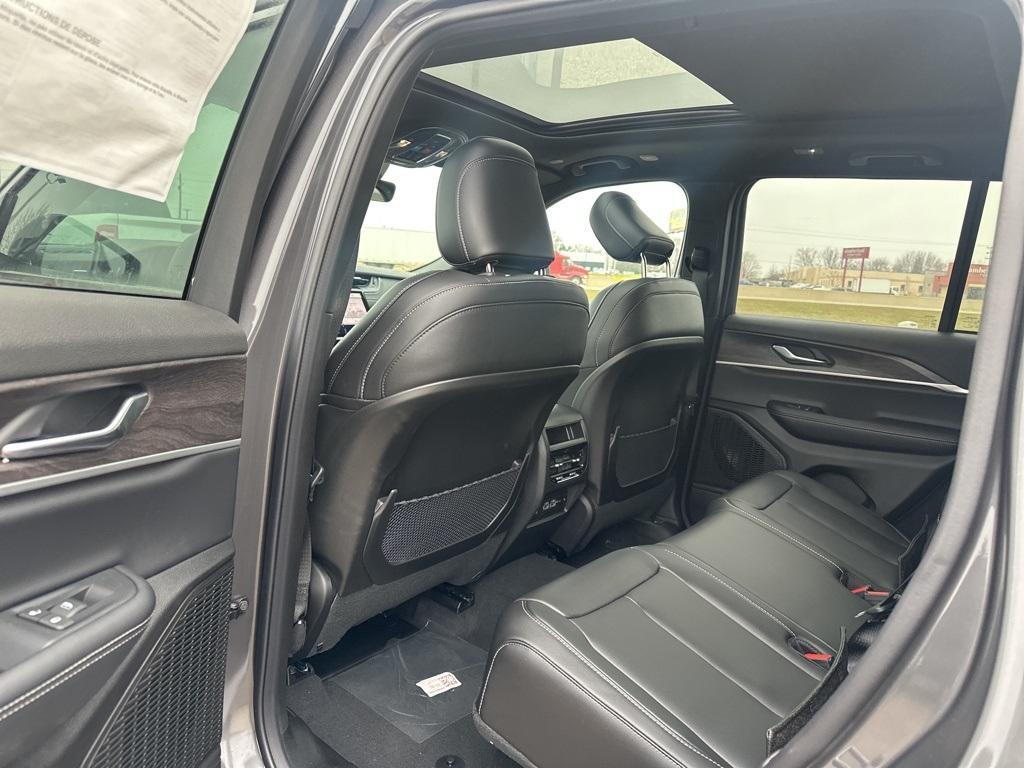 new 2025 Jeep Grand Cherokee car, priced at $44,654