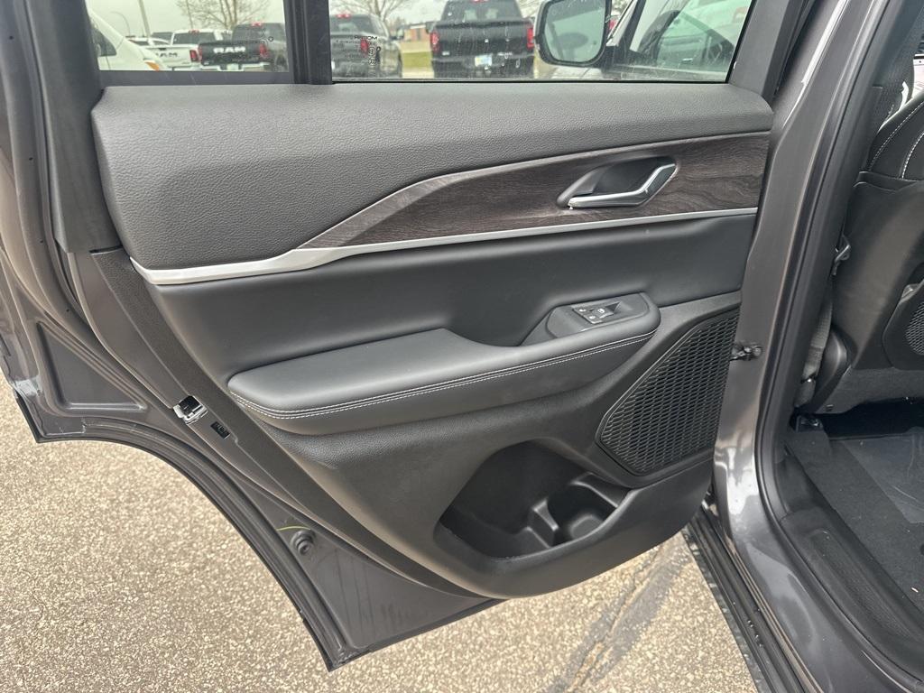 new 2025 Jeep Grand Cherokee car, priced at $44,654