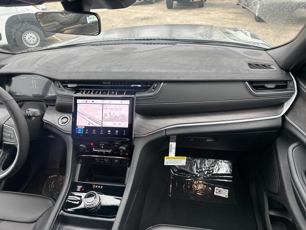 new 2025 Jeep Grand Cherokee car, priced at $44,654