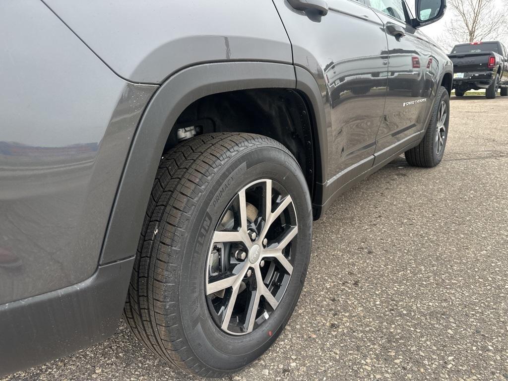 new 2025 Jeep Grand Cherokee car, priced at $44,654