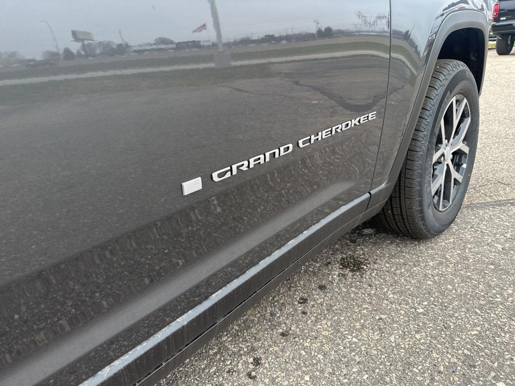 new 2025 Jeep Grand Cherokee car, priced at $44,654