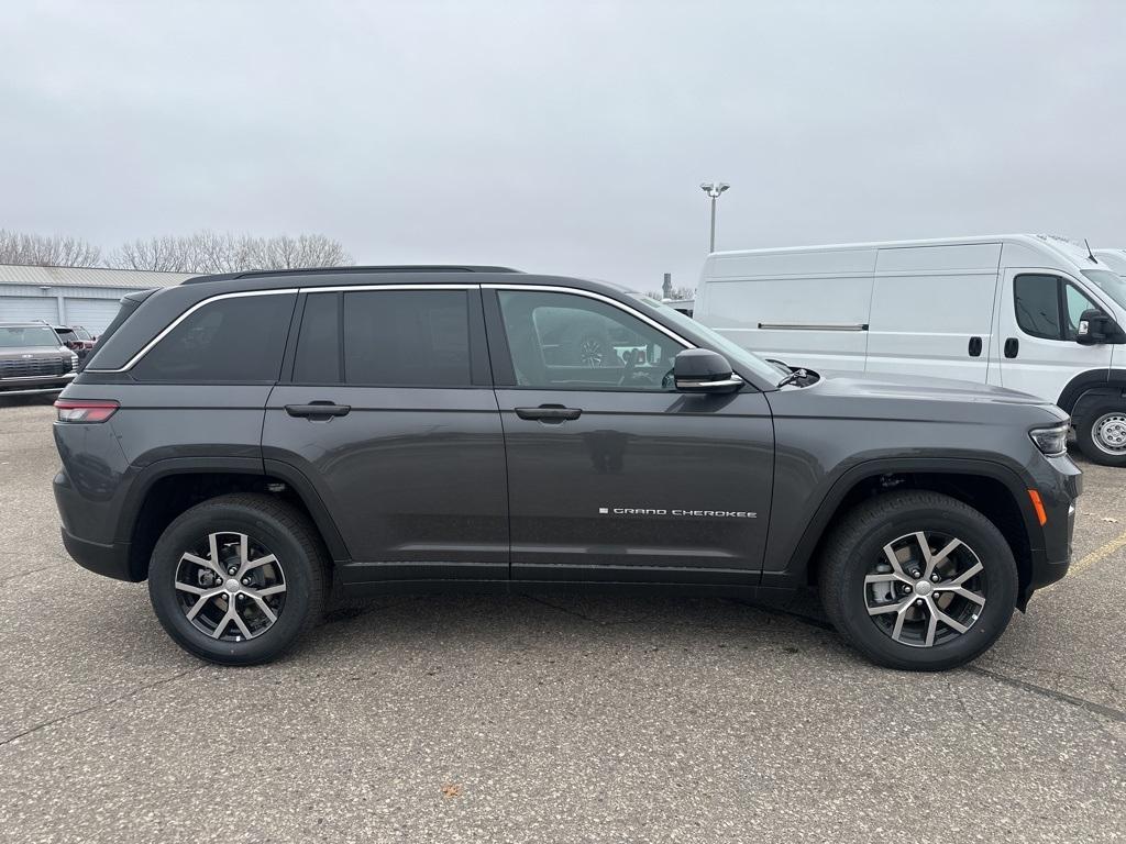 new 2025 Jeep Grand Cherokee car, priced at $44,654