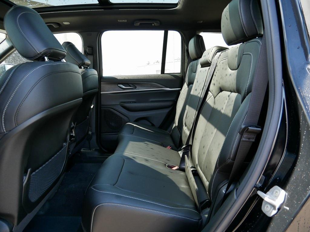 new 2025 Jeep Grand Cherokee car, priced at $39,990