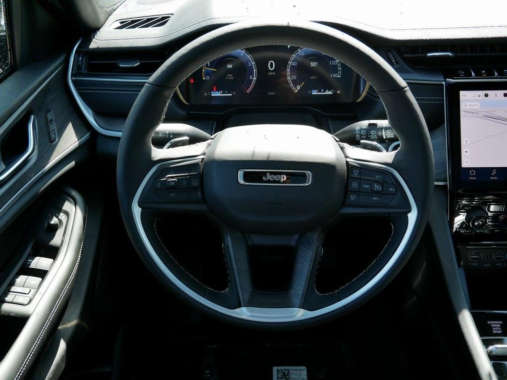 new 2025 Jeep Grand Cherokee car, priced at $39,990