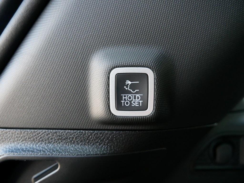 new 2025 Jeep Grand Cherokee car, priced at $39,990