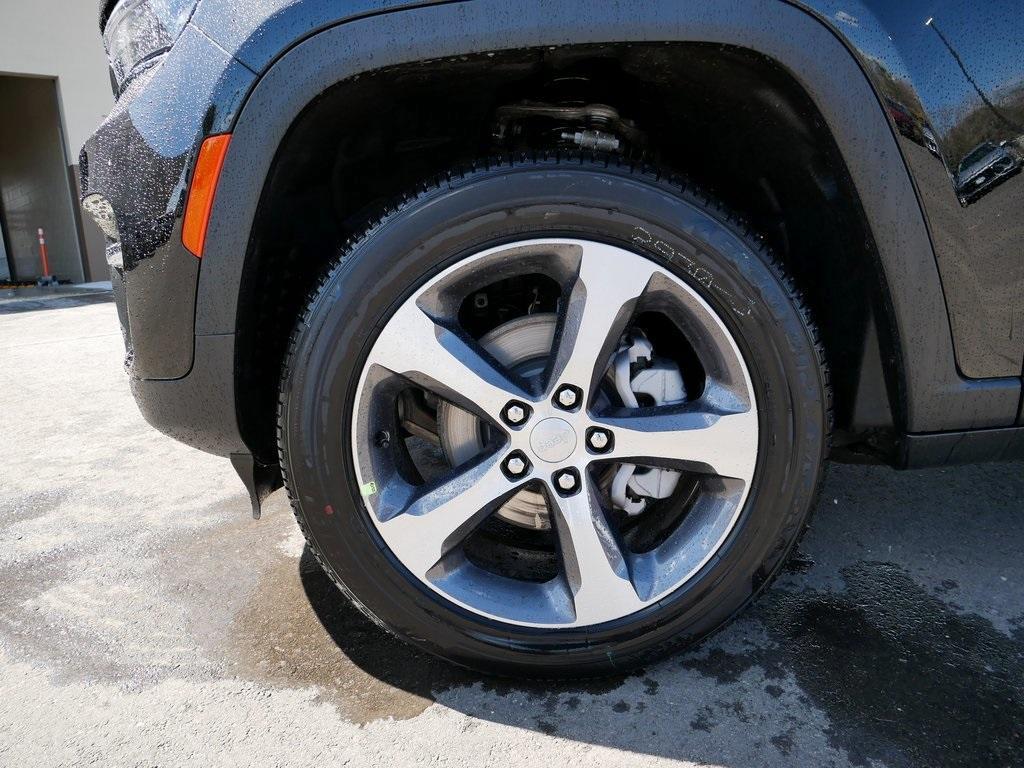 new 2025 Jeep Grand Cherokee car, priced at $39,990