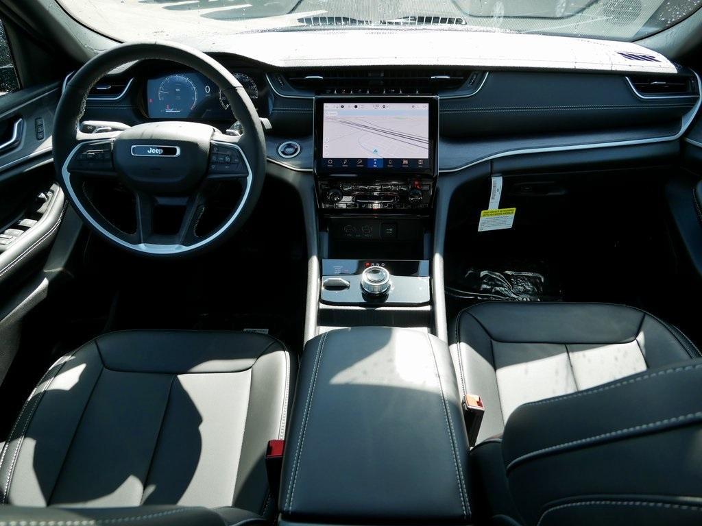 new 2025 Jeep Grand Cherokee car, priced at $39,990