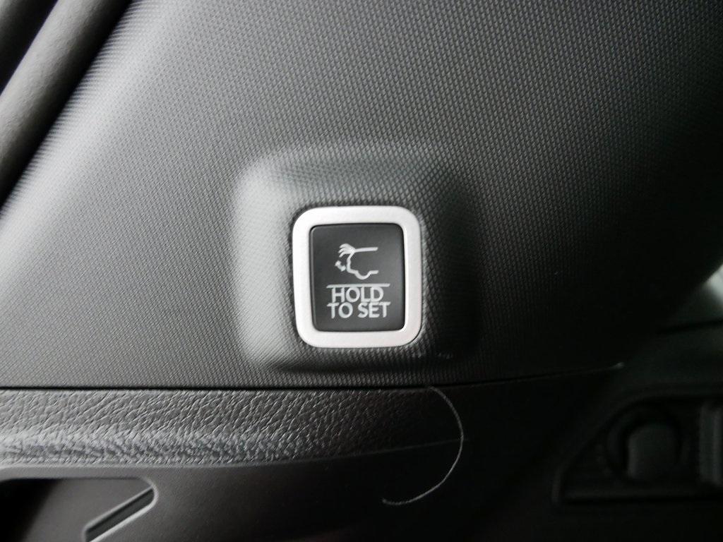 new 2025 Jeep Grand Cherokee car, priced at $42,654