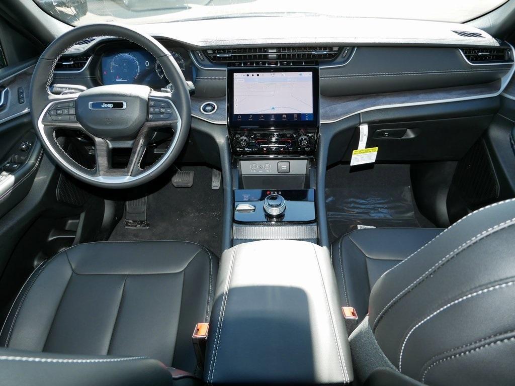 new 2025 Jeep Grand Cherokee car, priced at $42,930