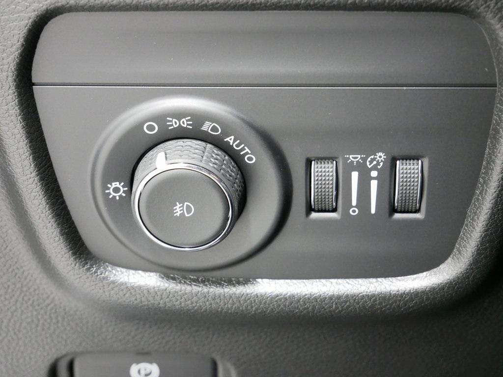 new 2025 Jeep Grand Cherokee car, priced at $44,134