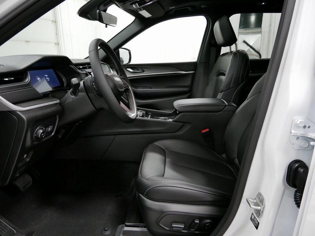 new 2025 Jeep Grand Cherokee car, priced at $44,134