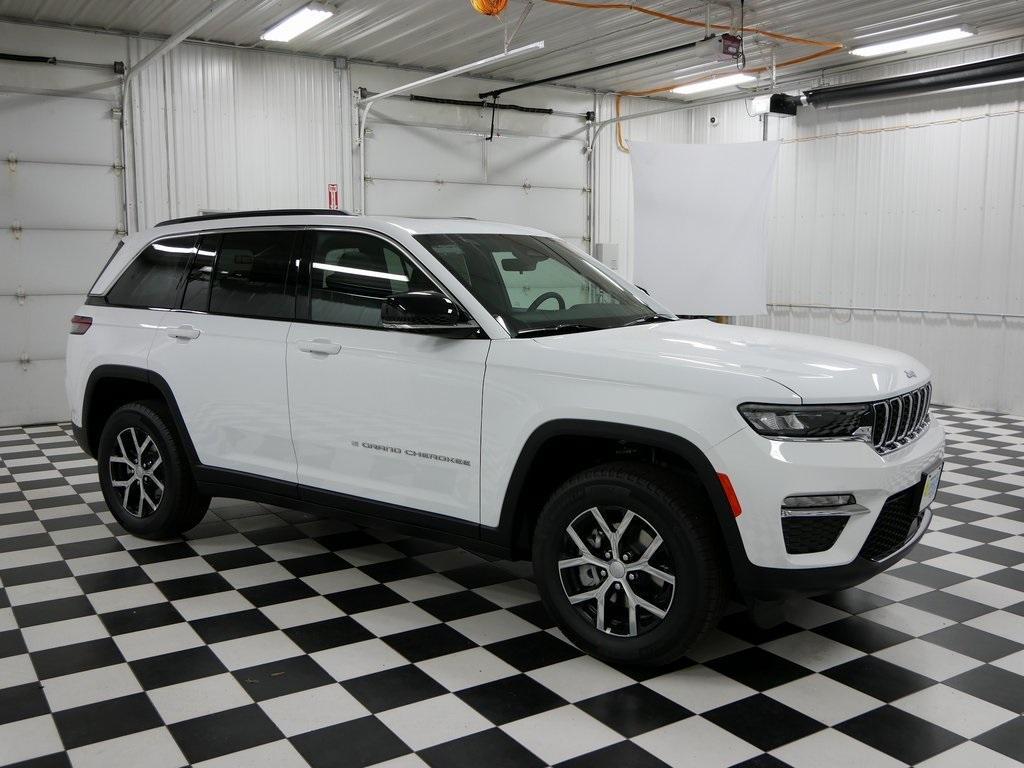 new 2025 Jeep Grand Cherokee car, priced at $44,134
