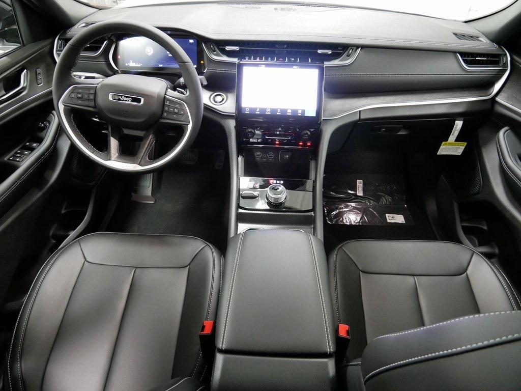 new 2025 Jeep Grand Cherokee car, priced at $44,134