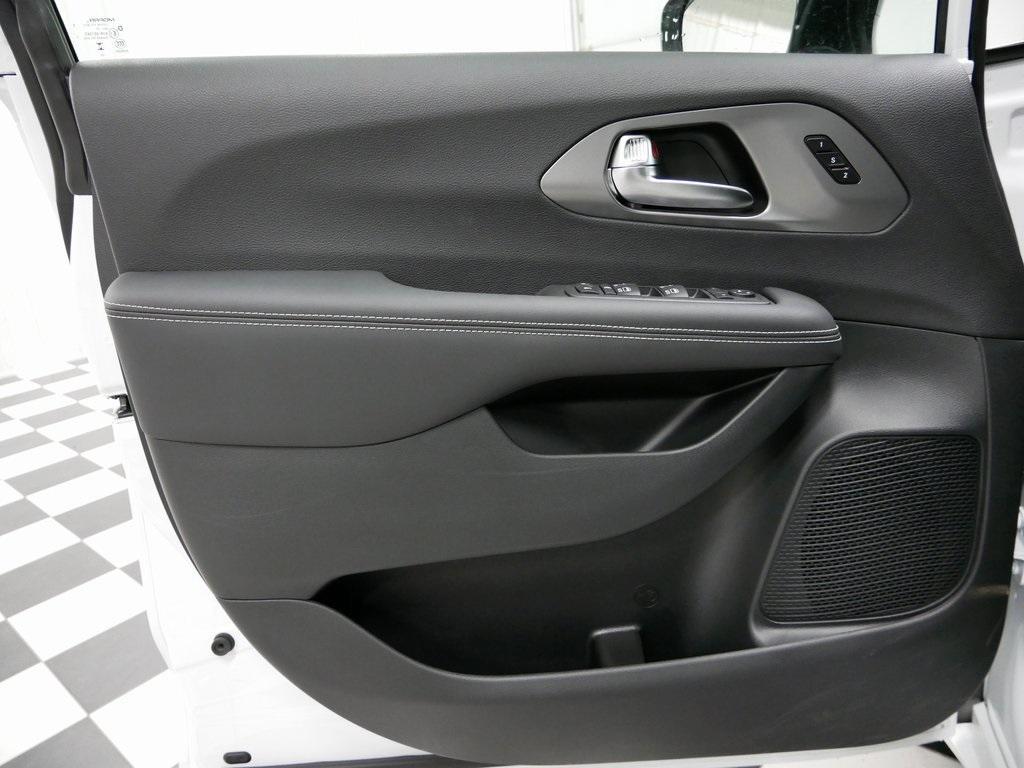 new 2026 Chrysler Pacifica car, priced at $43,374