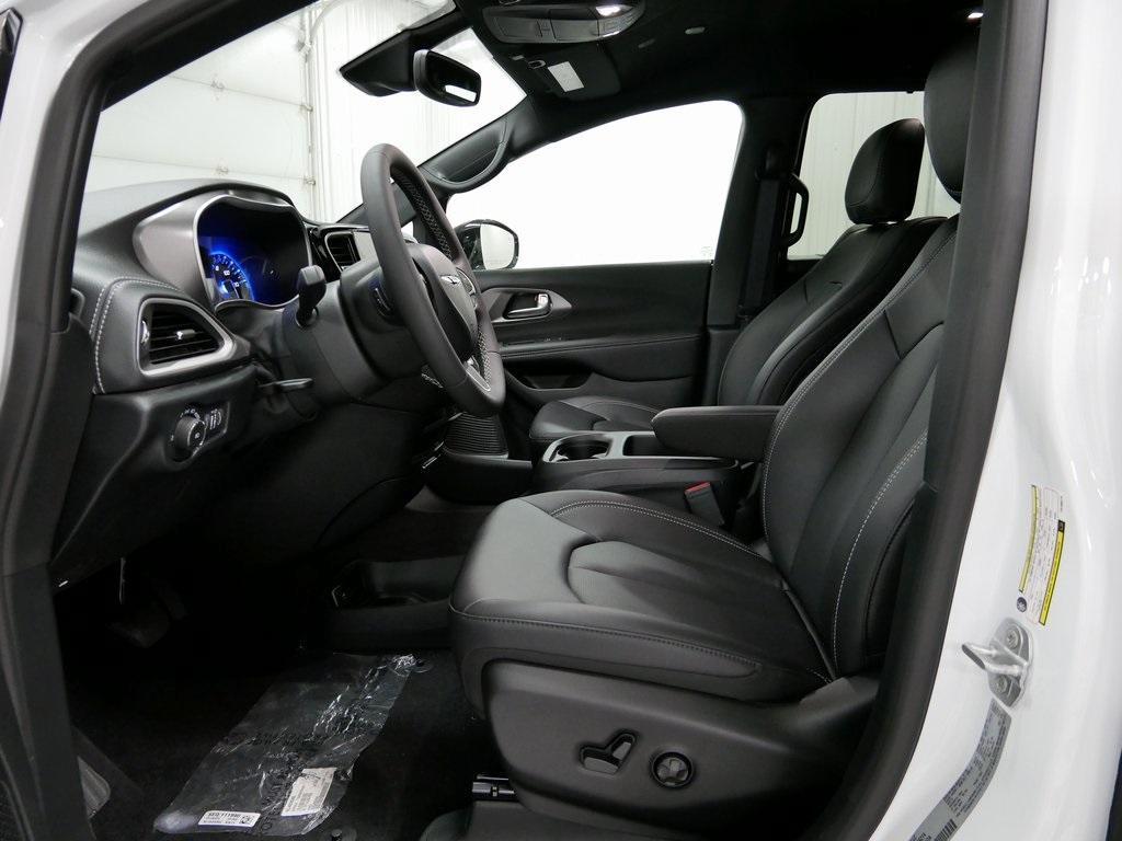 new 2026 Chrysler Pacifica car, priced at $43,374