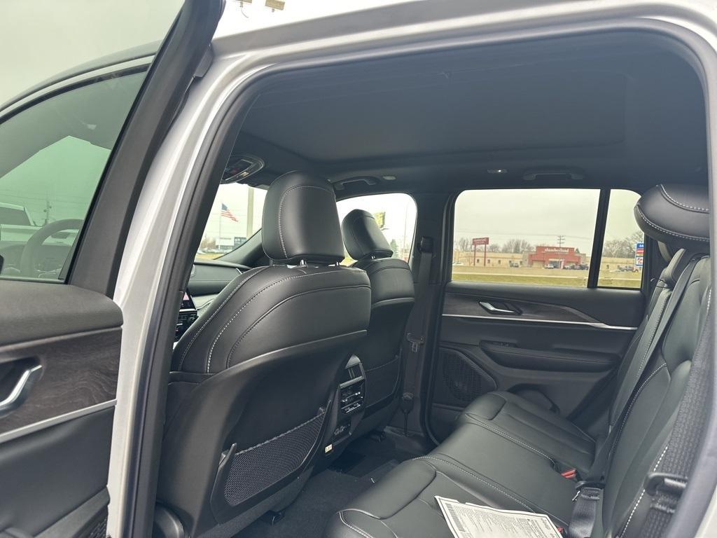 new 2025 Jeep Grand Cherokee car, priced at $44,654