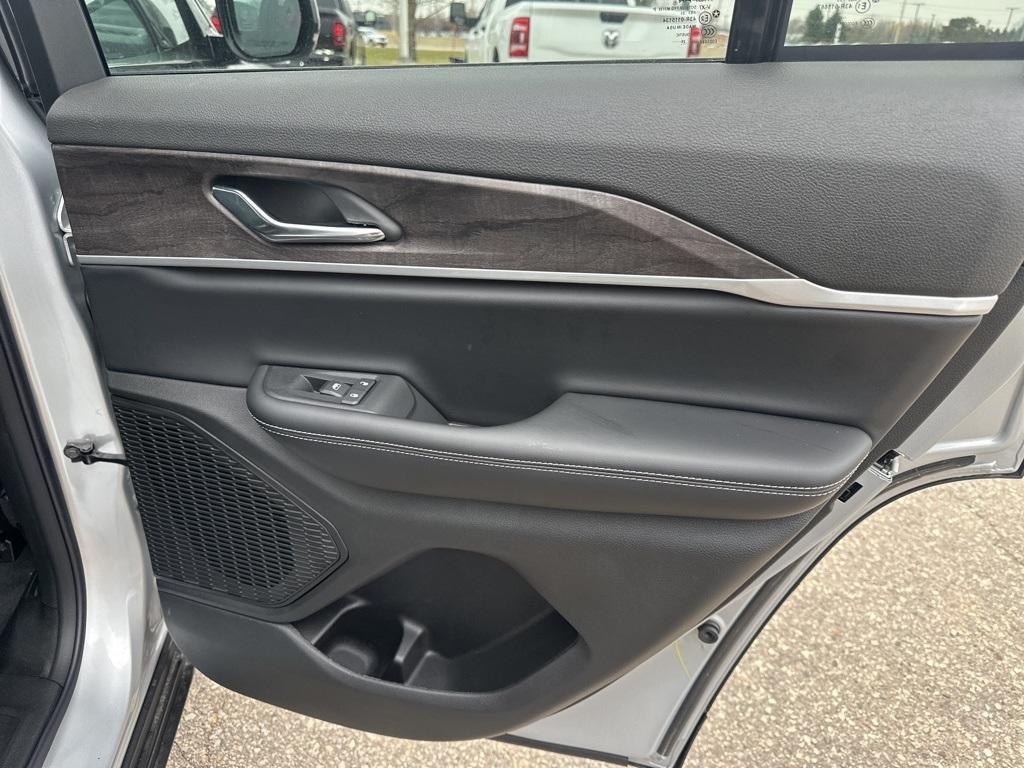 new 2025 Jeep Grand Cherokee car, priced at $44,654