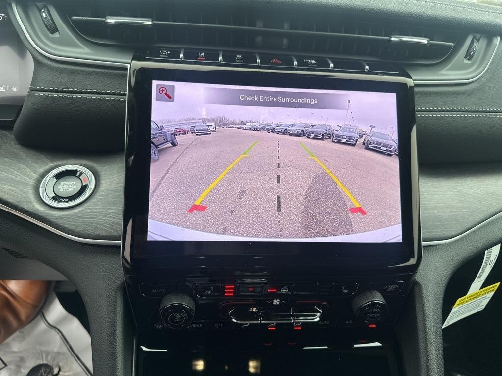 new 2025 Jeep Grand Cherokee car, priced at $44,654