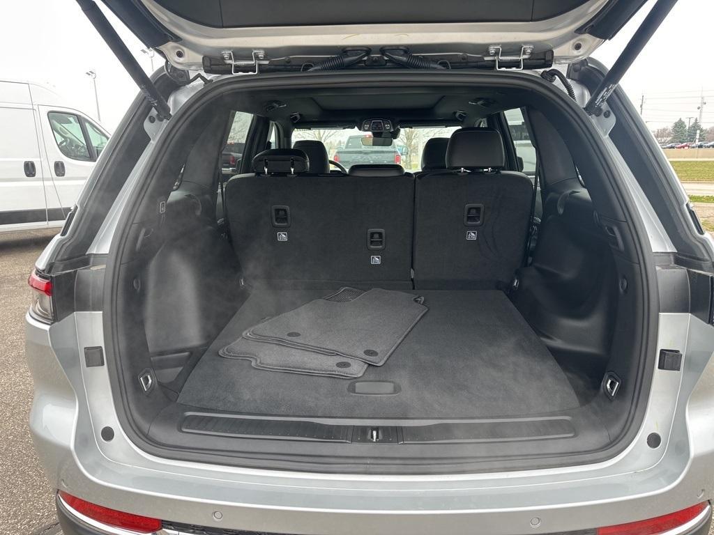 new 2025 Jeep Grand Cherokee car, priced at $44,654