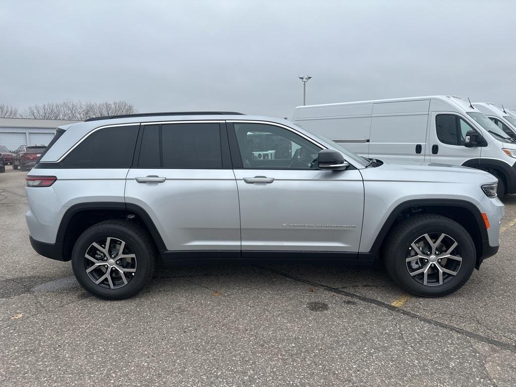 new 2025 Jeep Grand Cherokee car, priced at $44,654