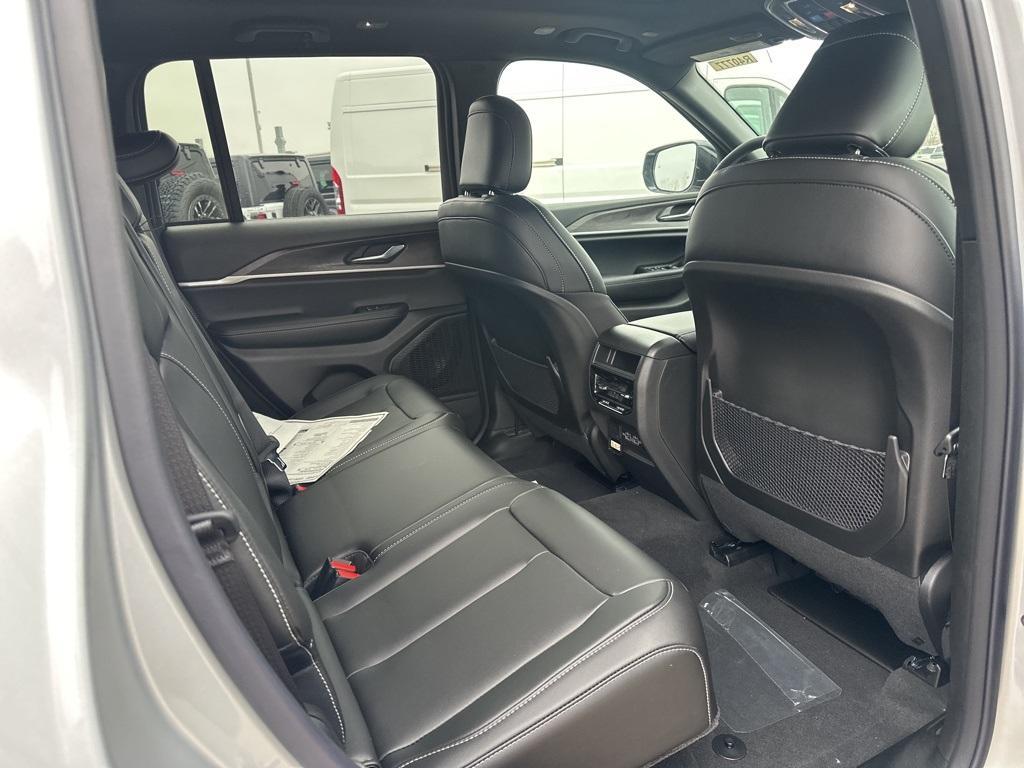 new 2025 Jeep Grand Cherokee car, priced at $44,654