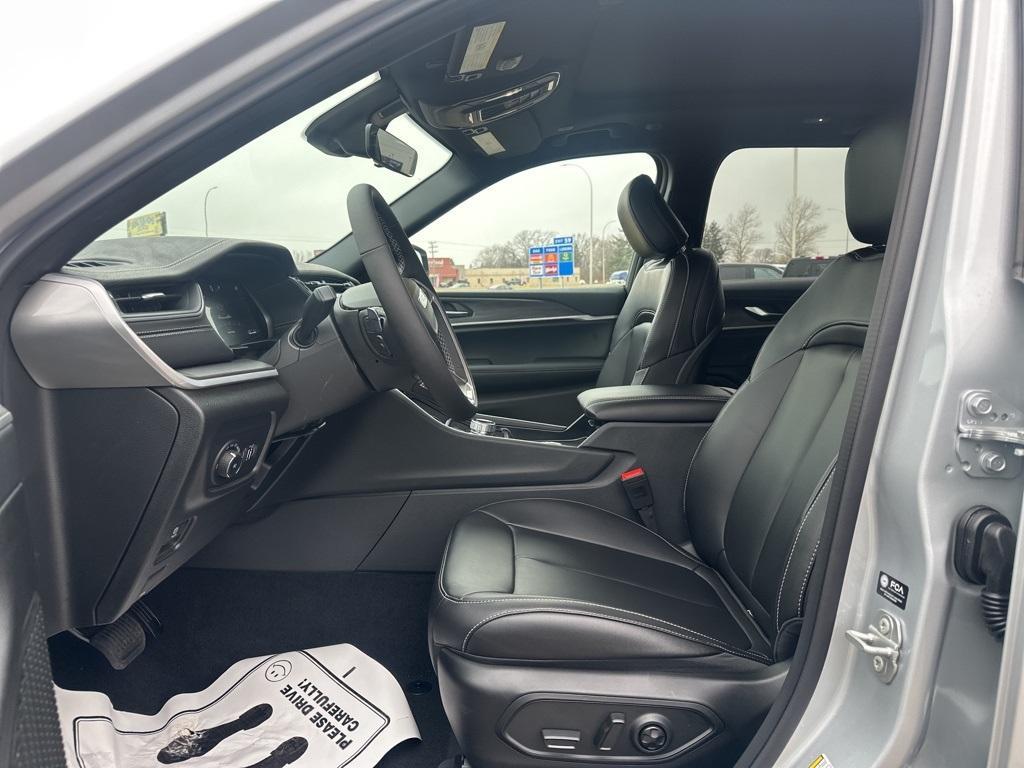 new 2025 Jeep Grand Cherokee car, priced at $44,654