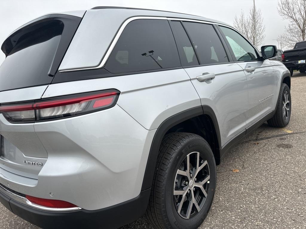 new 2025 Jeep Grand Cherokee car, priced at $44,654