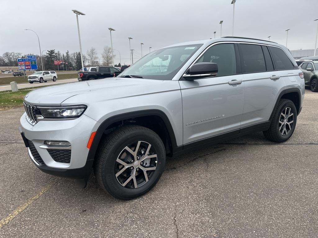 new 2025 Jeep Grand Cherokee car, priced at $44,654