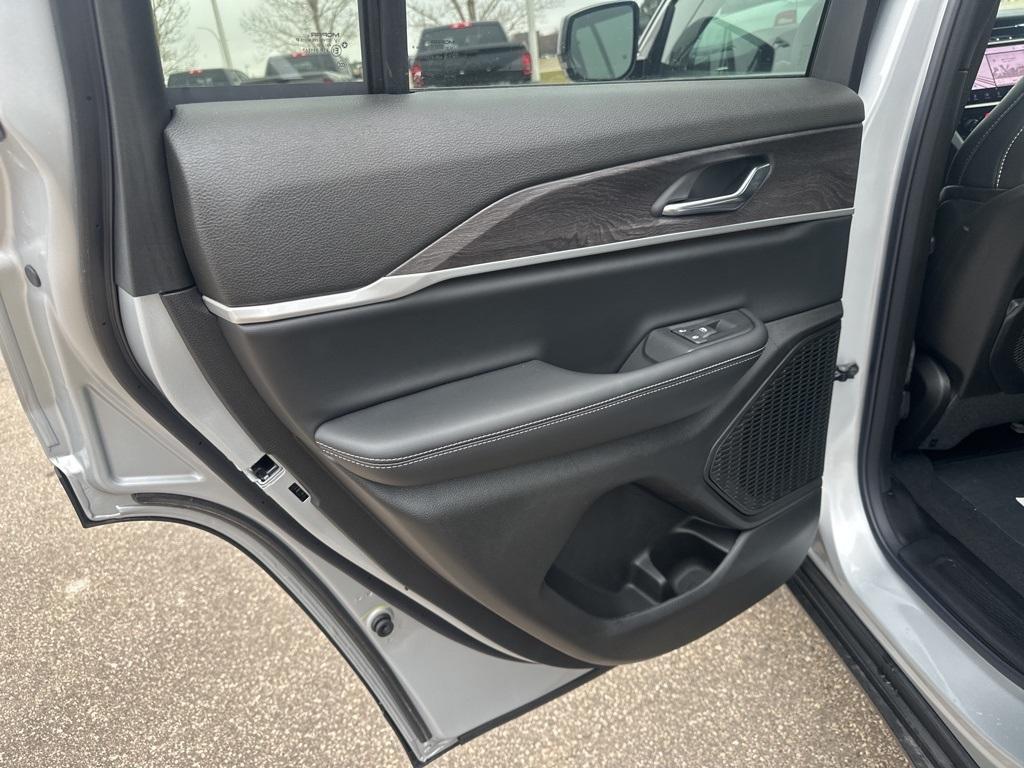 new 2025 Jeep Grand Cherokee car, priced at $44,654