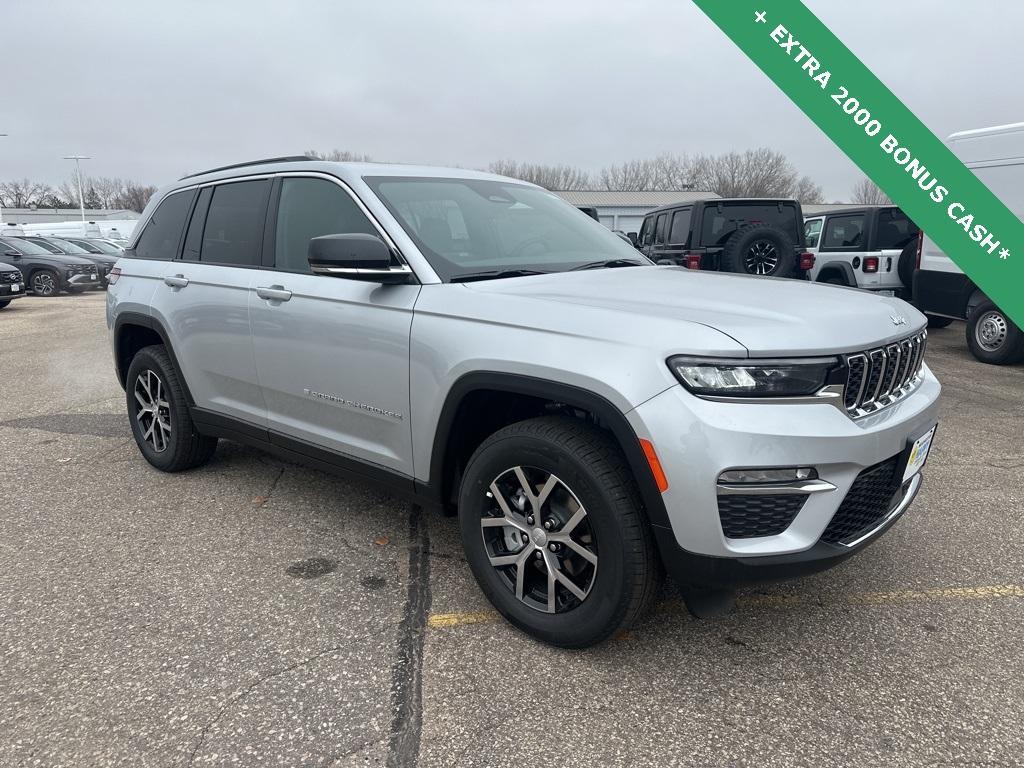 new 2025 Jeep Grand Cherokee car, priced at $44,654