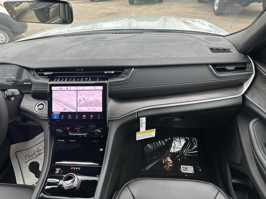 new 2025 Jeep Grand Cherokee car, priced at $44,654